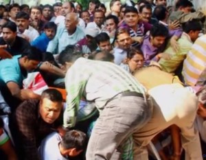 stampede-at-rajghat-bridge-in-varanasi