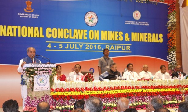 Union Minister for Mines and Steel, Narendra Singh Tomar addressing at the inauguration of the National Conclave on Mines and Minerals, in Raipur, Chhattisgarh on July 04, 2016. Chief Minister of Chhattisgarh, Dr. Raman Singh, the Minister of State for Mines and Steel  Vishnu Deo Sai, Secretary, Ministry of Mines Balvinder Kumar and other dignitaries are also seen.