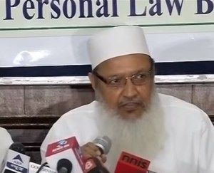 AIMPLB general secretary Syed Mohammad Wali Rahmani addressing media on 13 October, 2016