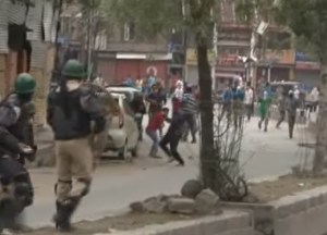 stone-pelting-kashmir