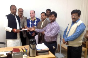 SAPAKS office bearers today met state Minister Vishwas Sarang and presented him a memorandum