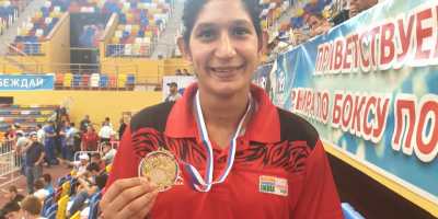 Neeraj with her gold medal