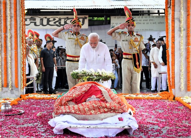 Prime Minister Narendra Modi paying his last respects to former Union Minister Sushma Swaraj at the funeral ceremony in New Delhi on 7 August 2019