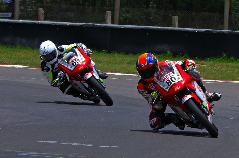 Rajiv Sethu (No.80) en route to winning the Pro-Stock 165cc race (Sept 8)