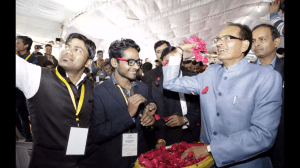 Students taking selfie with Shiveaj Singh Chouhan