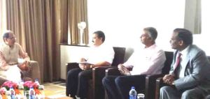 mp-cm-with-industrialists-in-hyderabad